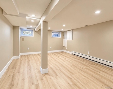 13311 Sitka Street - Photo Thumbnail 9