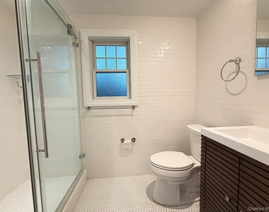 85 Violet Avenue - Photo Thumbnail 6