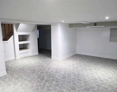 85 Violet Avenue - Photo Thumbnail 10