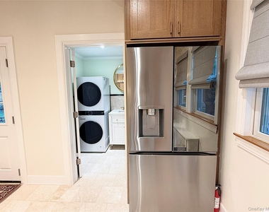 85 Violet Avenue - Photo Thumbnail 2