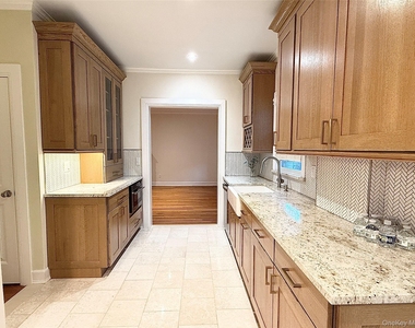 85 Violet Avenue - Photo Thumbnail 3