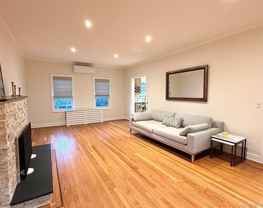 85 Violet Avenue - Photo Thumbnail 4