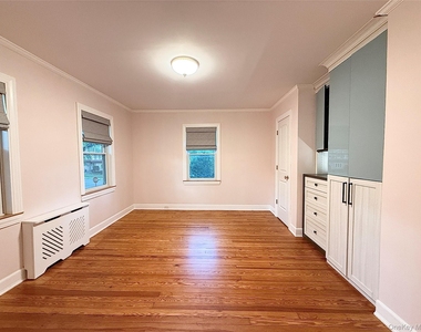 85 Violet Avenue - Photo Thumbnail 8