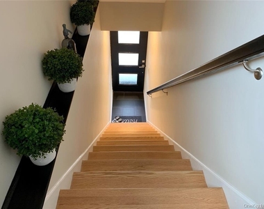 62 Ohio Avenue - Photo Thumbnail 11