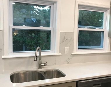 8 Raymond Street - Photo Thumbnail 5