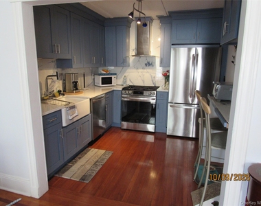 94 Main Street - Photo Thumbnail 2