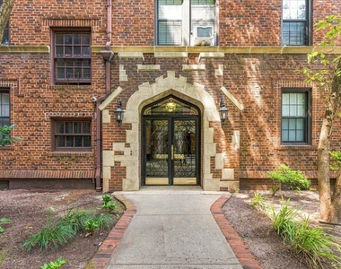 68-12 Burns Street - Photo Thumbnail 3