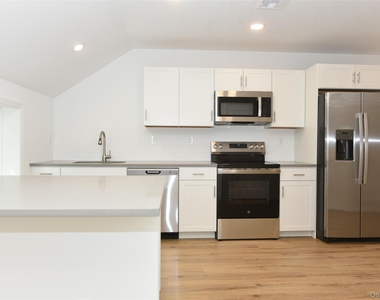 7 Lisa Drive - Photo Thumbnail 1