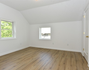 7 Lisa Drive - Photo Thumbnail 7