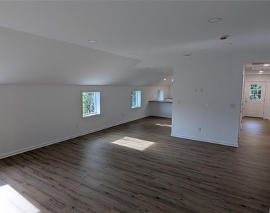 7 Lisa Drive - Photo Thumbnail 15