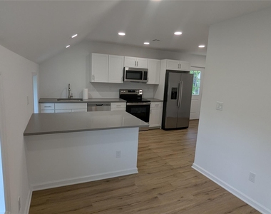 7 Lisa Drive - Photo Thumbnail 17