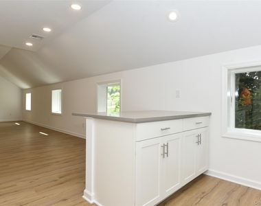 7 Lisa Drive - Photo Thumbnail 2