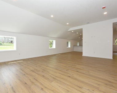 7 Lisa Drive - Photo Thumbnail 4