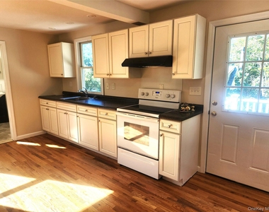 48 Maple Road - Photo Thumbnail 3