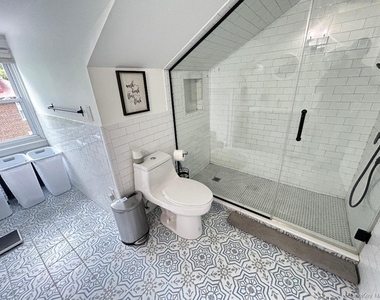 324 Hayward Avenue - Photo Thumbnail 15