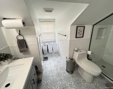 324 Hayward Avenue - Photo Thumbnail 14