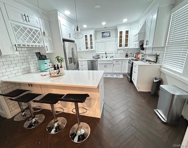 324 Hayward Avenue - Photo Thumbnail 4