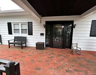 324 Hayward Avenue - Photo Thumbnail 1