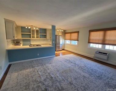 240 S Broadway - Photo Thumbnail 8