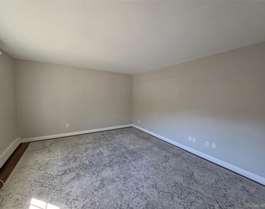 240 S Broadway - Photo Thumbnail 15