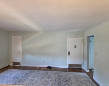 240 S Broadway - Photo Thumbnail 12