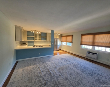 240 S Broadway - Photo Thumbnail 9