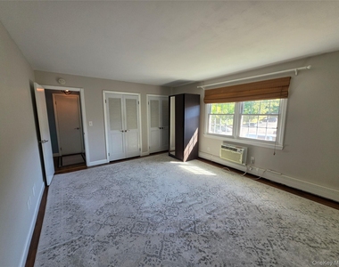 240 S Broadway - Photo Thumbnail 16
