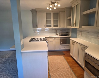 240 S Broadway - Photo Thumbnail 2