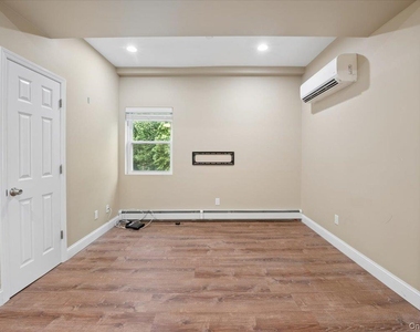 84 Howard Street - Photo Thumbnail 9