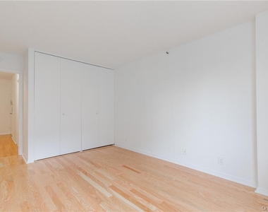 10 Cottage Place - Photo Thumbnail 15
