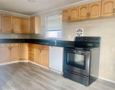 282 Laurel Road - Photo Thumbnail 2