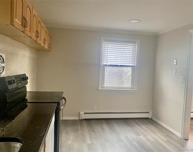 282 Laurel Road - Photo Thumbnail 4