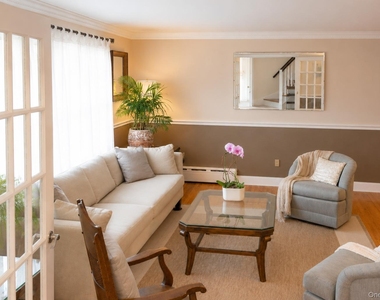 1035 Shore Acres Drive - Photo Thumbnail 10