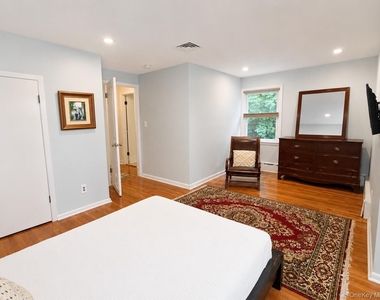 1035 Shore Acres Drive - Photo Thumbnail 13