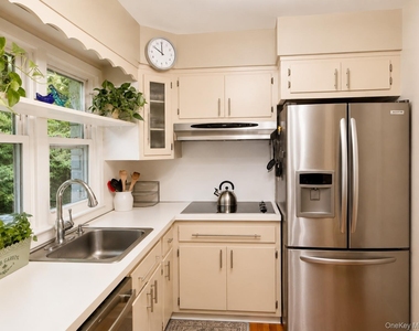 1035 Shore Acres Drive - Photo Thumbnail 5