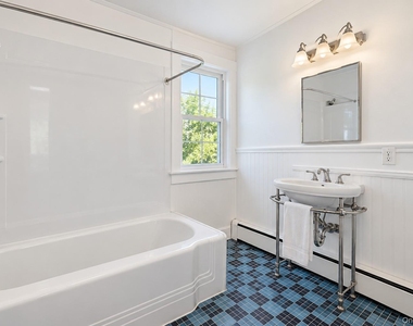 351 Manhattan Avenue - Photo Thumbnail 11
