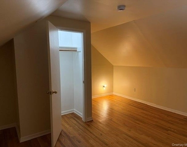 187 E 11th Street - Photo Thumbnail 14