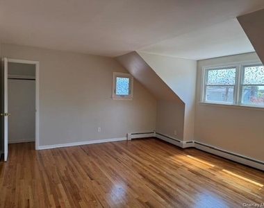187 E 11th Street - Photo Thumbnail 6