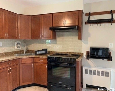 187 E 11th Street - Photo Thumbnail 4