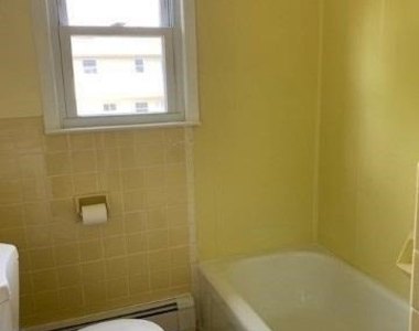 187 E 11th Street - Photo Thumbnail 10