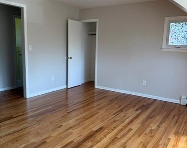 187 E 11th Street - Photo Thumbnail 7