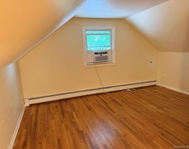 187 E 11th Street - Photo Thumbnail 13