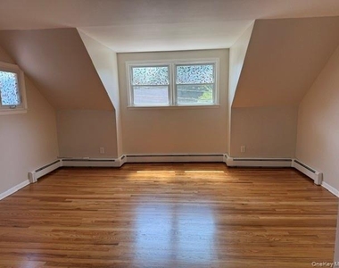 187 E 11th Street - Photo Thumbnail 5