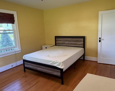 68 Van Dyke Avenue - Photo Thumbnail 17