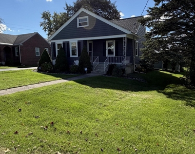 68 Van Dyke Avenue - Photo Thumbnail 3