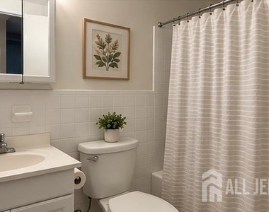 123 S Adelaide Avenue S - Photo Thumbnail 10