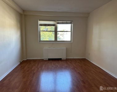 123 S Adelaide Avenue S - Photo Thumbnail 9