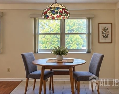123 S Adelaide Avenue S - Photo Thumbnail 3