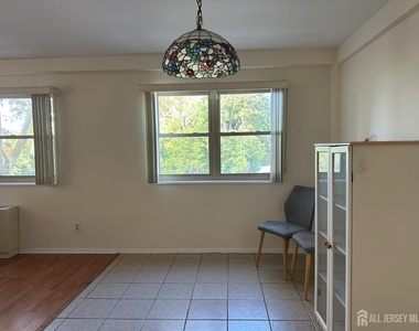 123 S Adelaide Avenue S - Photo Thumbnail 4