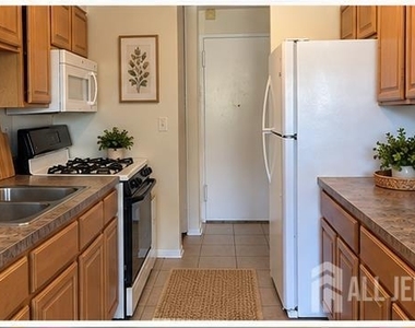 123 S Adelaide Avenue S - Photo Thumbnail 5